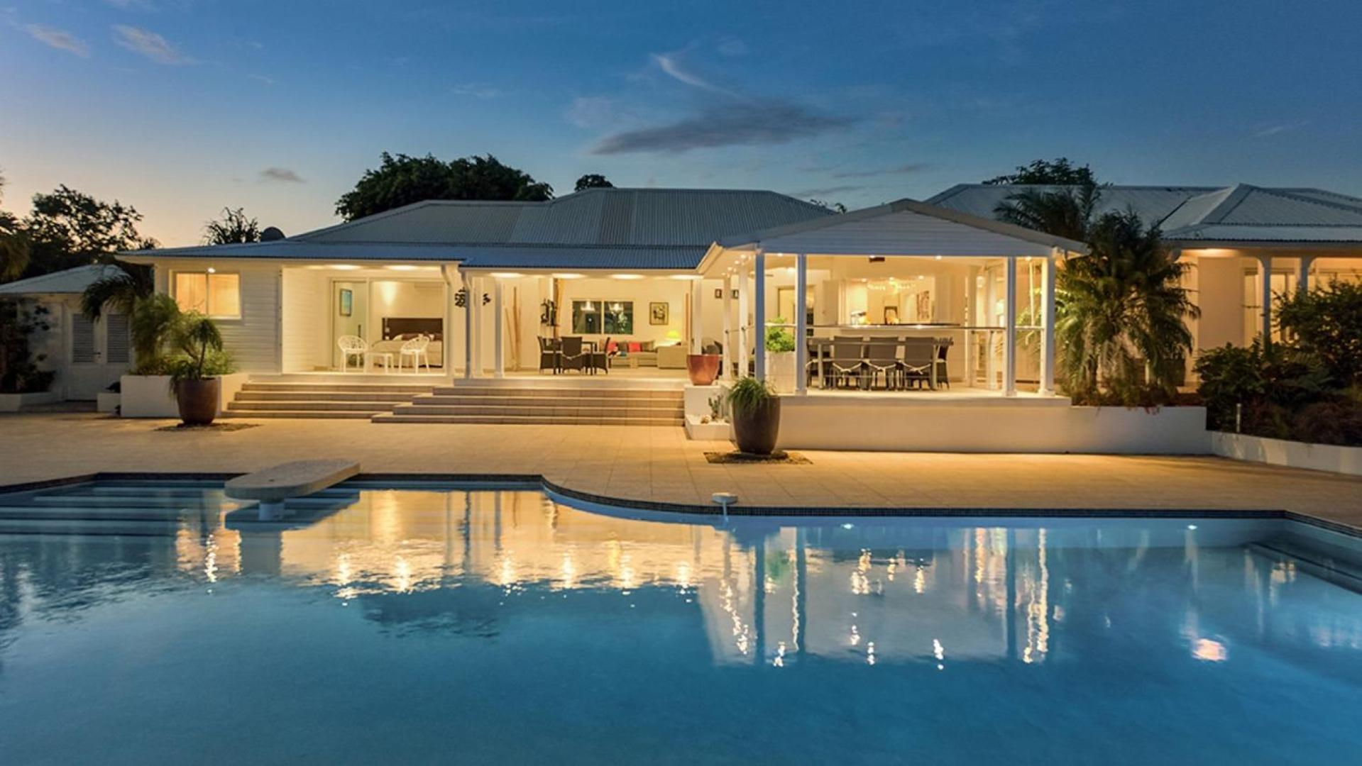 Ideal family villa with enchanting ocean views