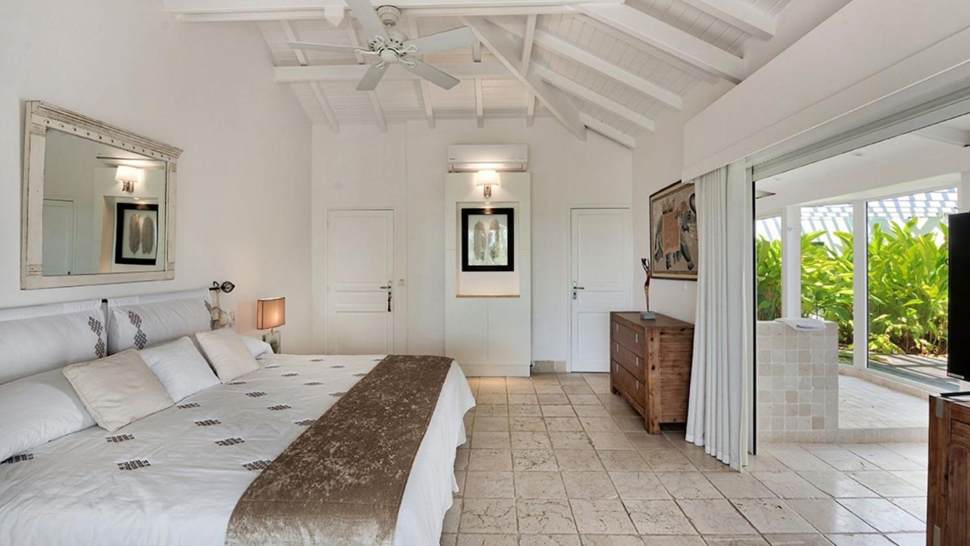 Ideal family villa with enchanting ocean views