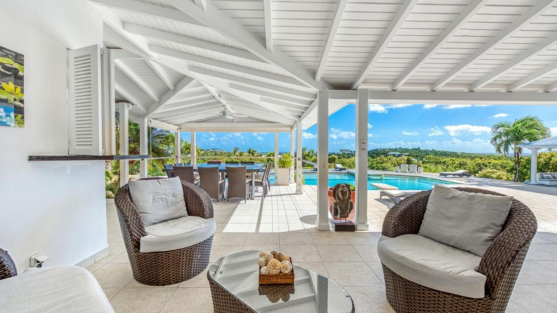 Ideal family villa with enchanting ocean views