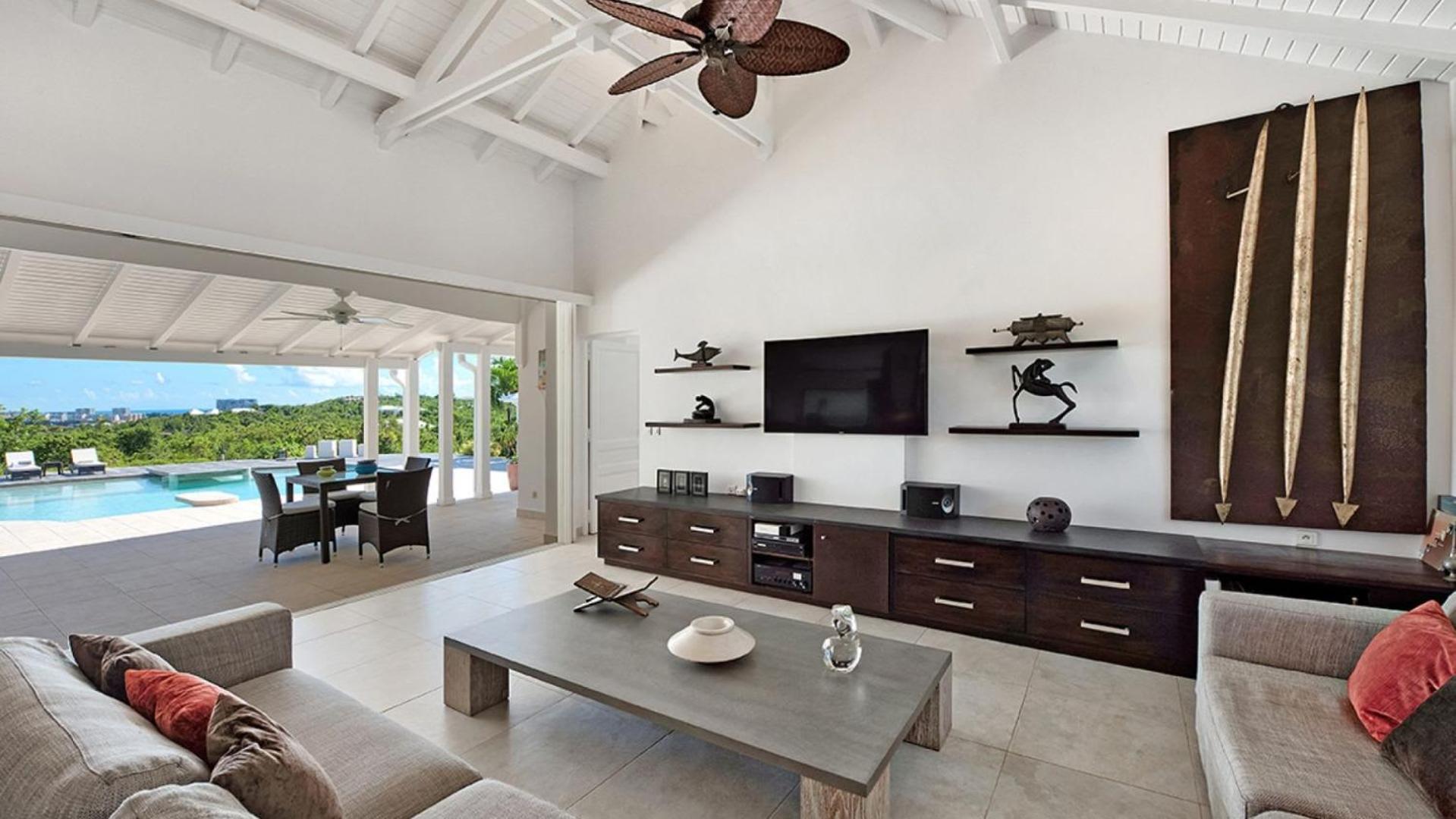 Ideal family villa with enchanting ocean views