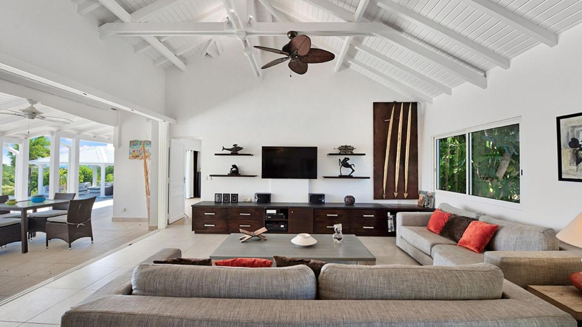 Ideal family villa with enchanting ocean views