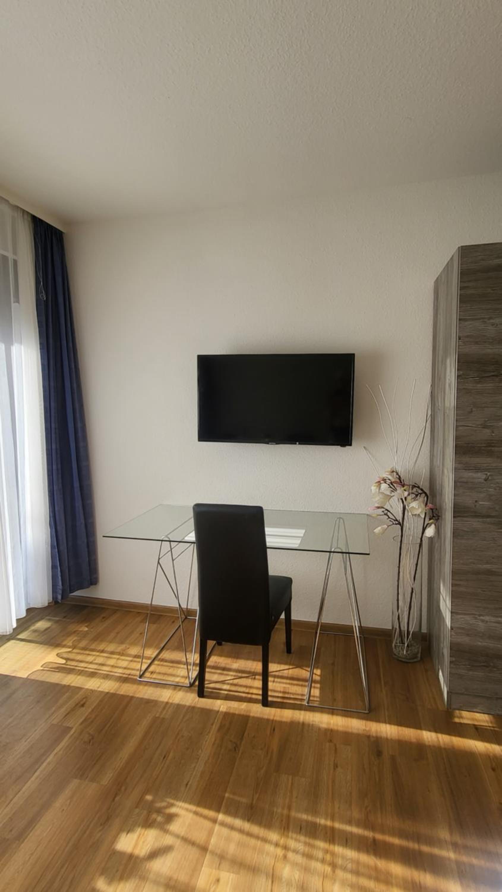 Apartment mit Balkon am Rhein