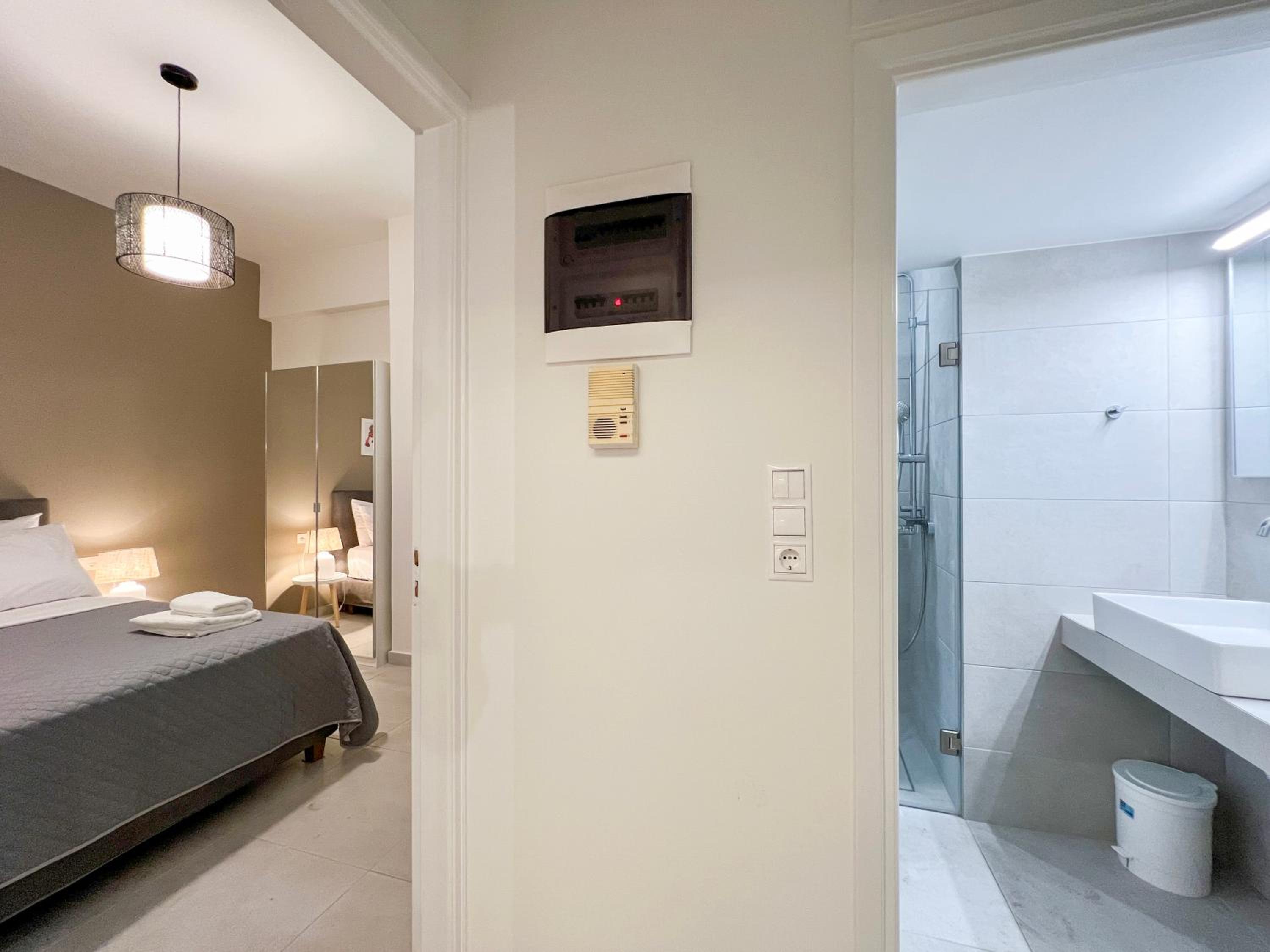 A lovely 2 BR home in Athens photo 3