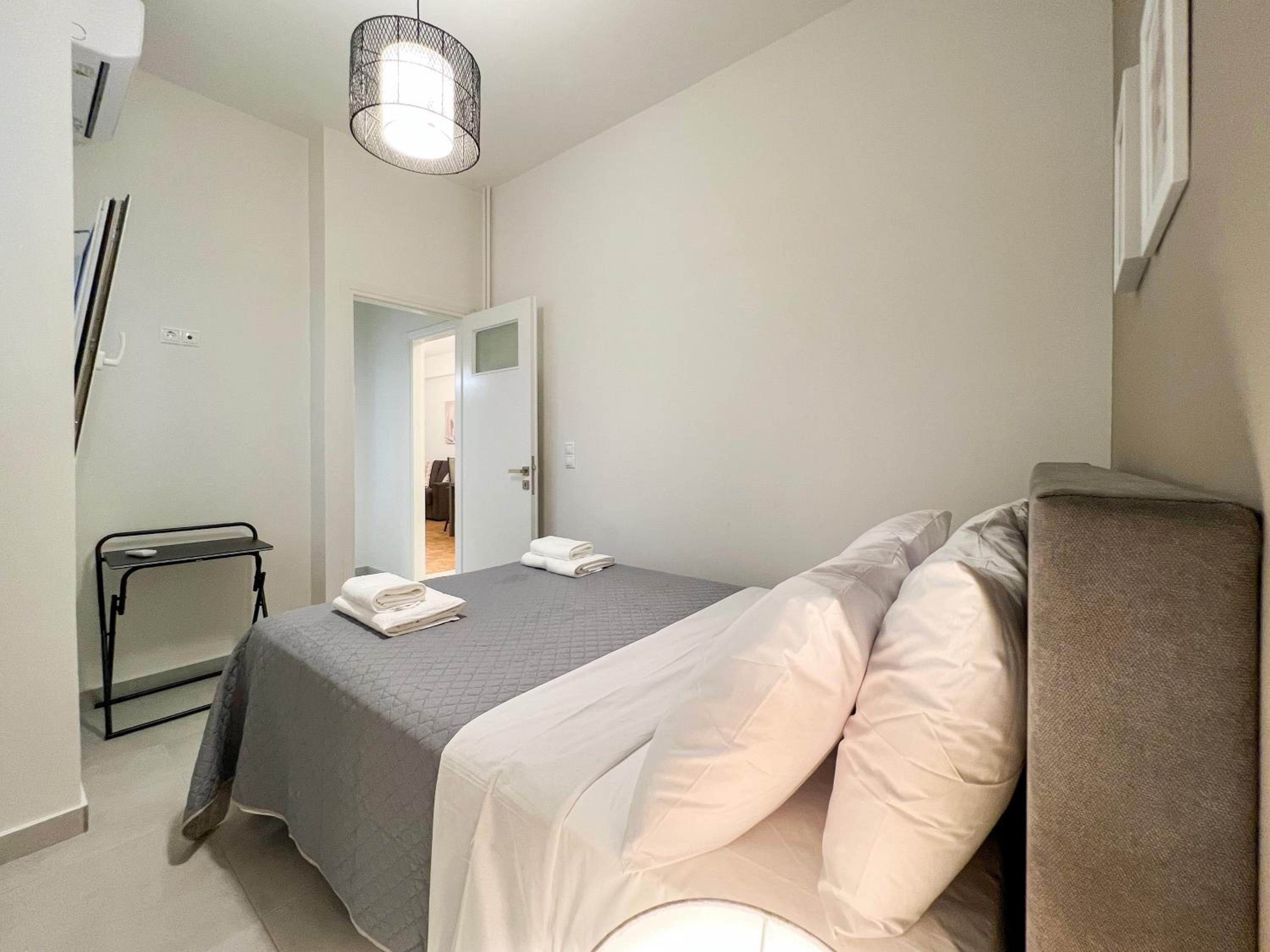 A lovely 2 BR home in Athens photo 2