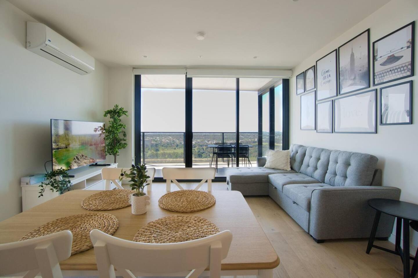 Serenity in the Sky - 2BR Apt in Rundle Mall