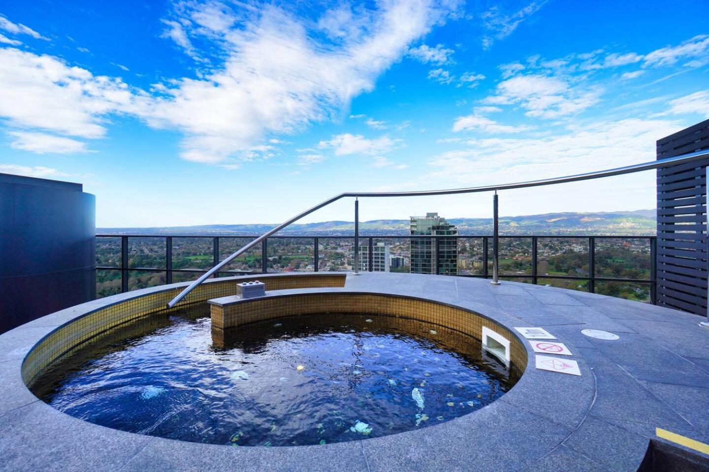 Serenity in the Sky - 2BR Apt in Rundle Mall