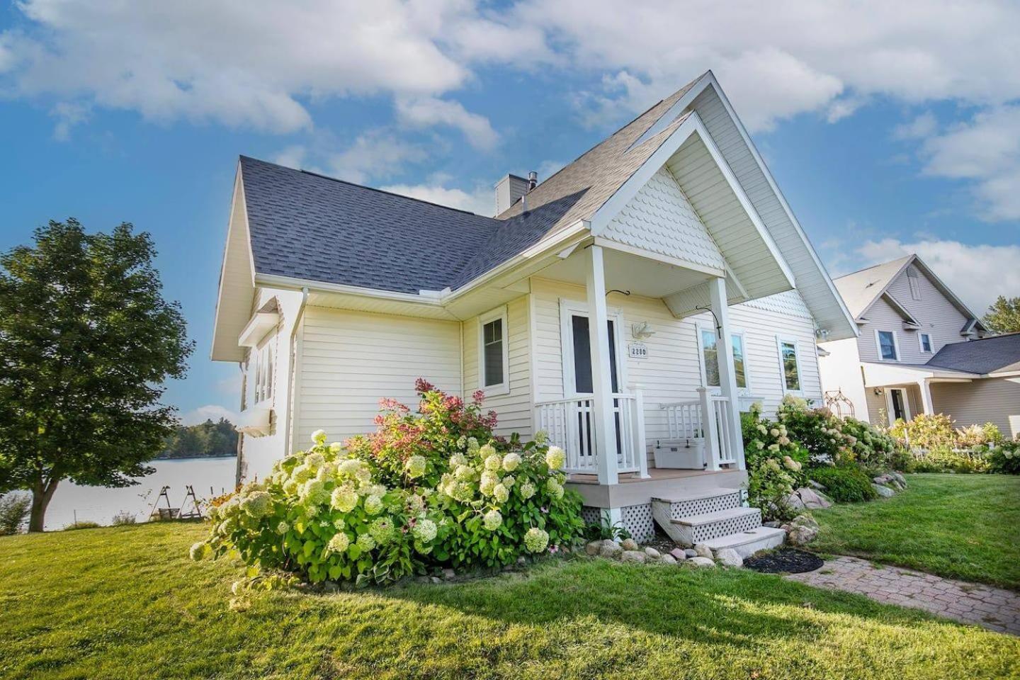 336) Beautiful home with View