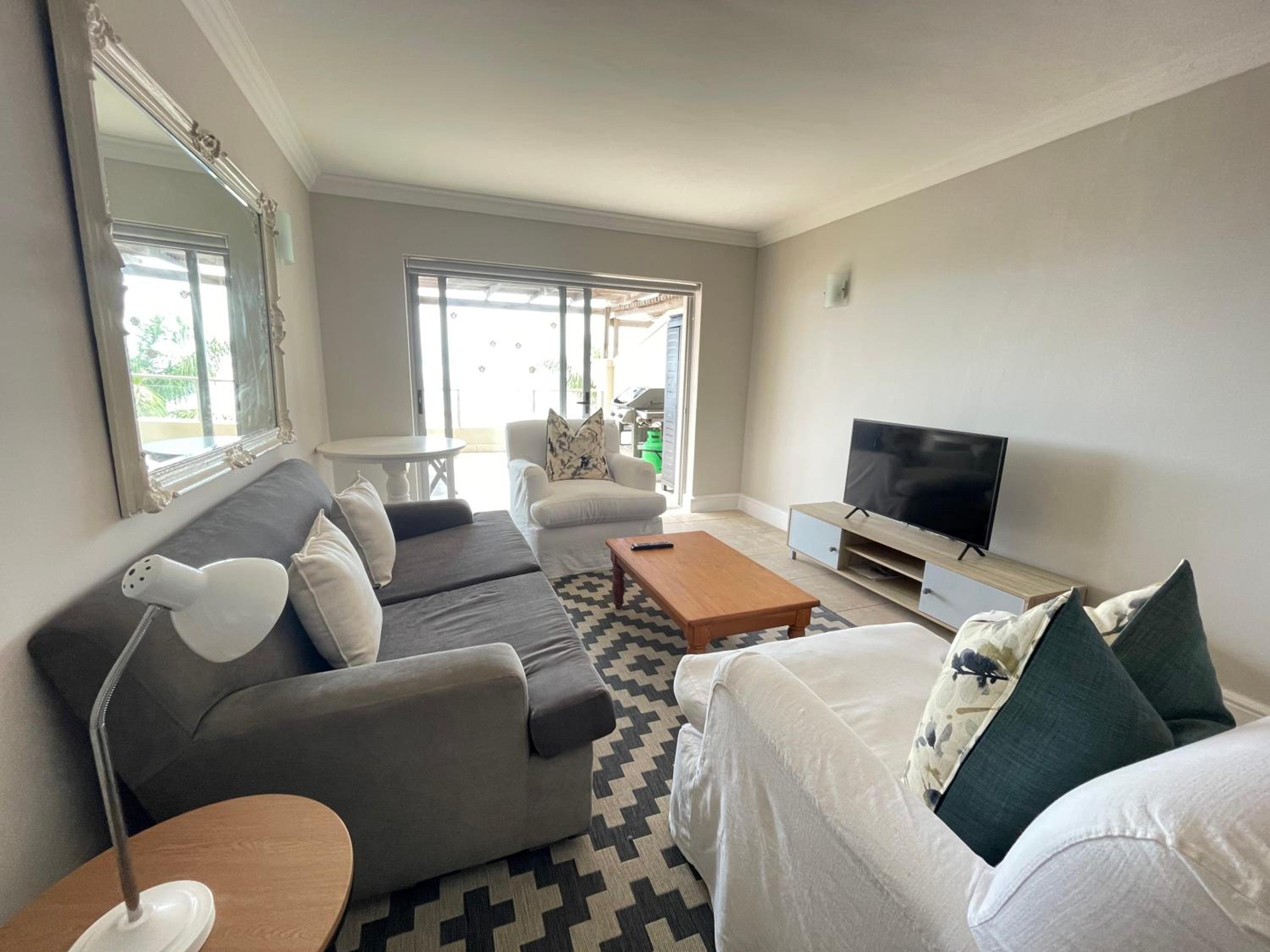 The Aqua - Sleeps 4 - Patio & Sea Views view 4