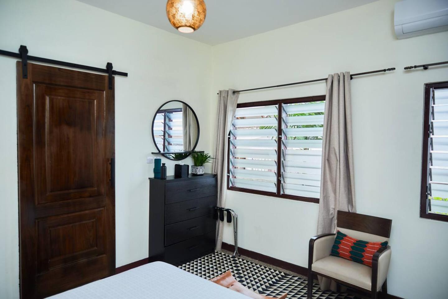 Modern 1BR with Ensuite Bathroom
