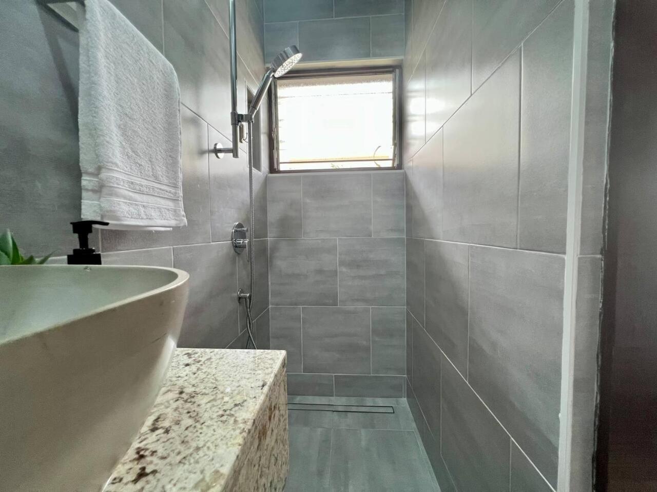 Modern 1BR with Ensuite Bathroom