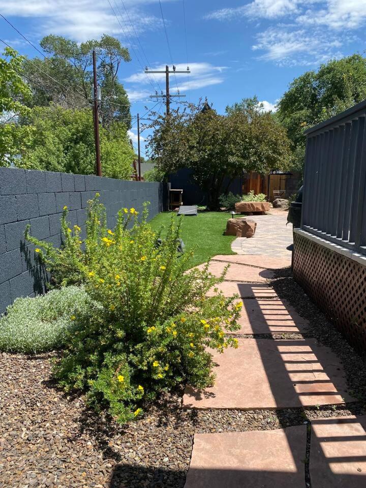 Adorable Tiny House near Grand Canyon, Fire Pit and Walk to Town view 2