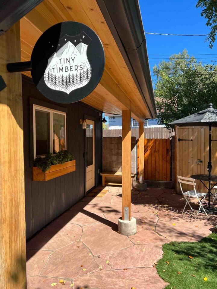 Adorable Tiny House near Grand Canyon, Fire Pit and Walk to Town view 5