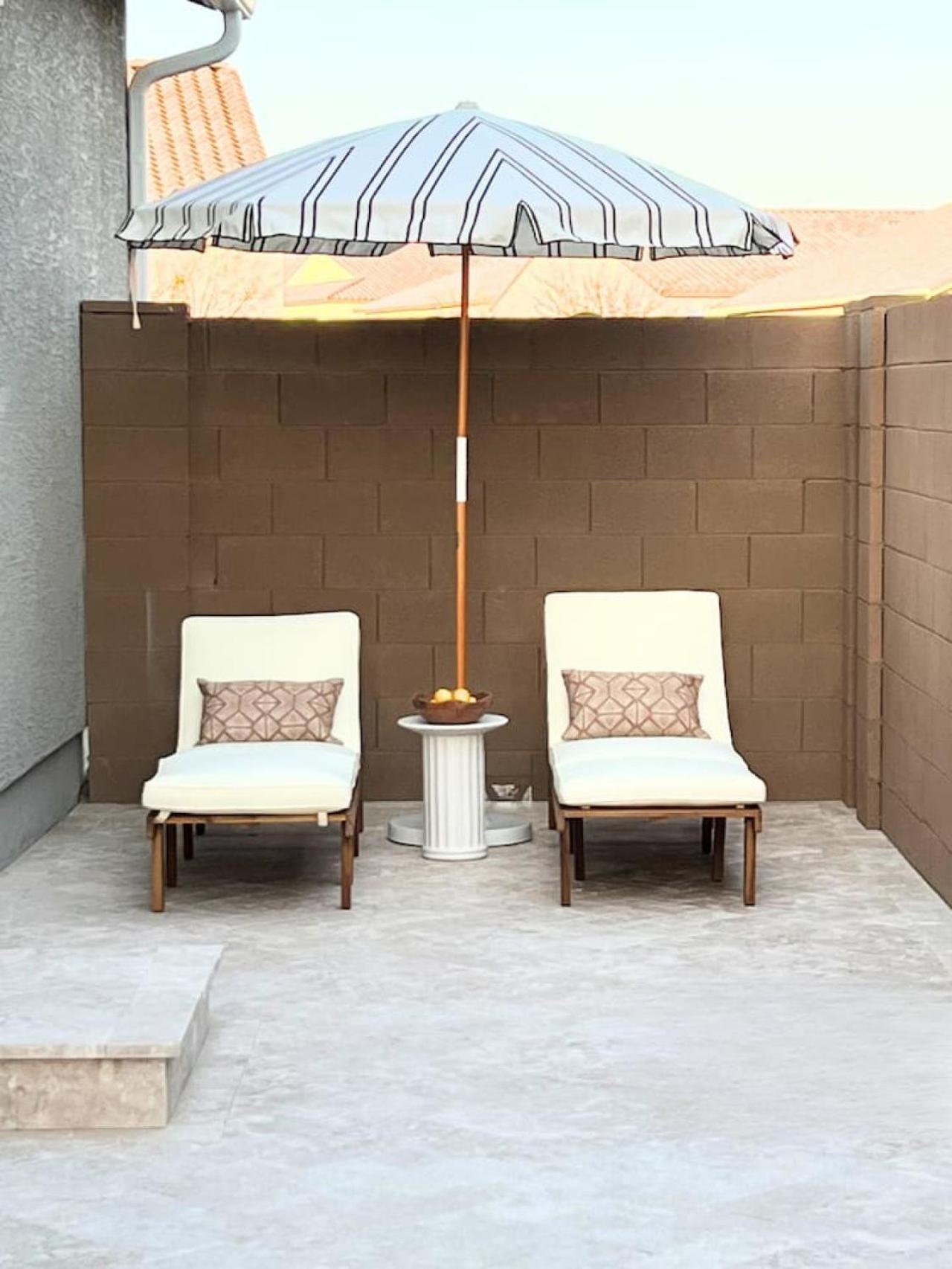 Luxury 1 BR Casita with Private Yard, Garage and WD view 4