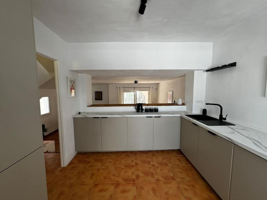 Marina De Casares beach house
