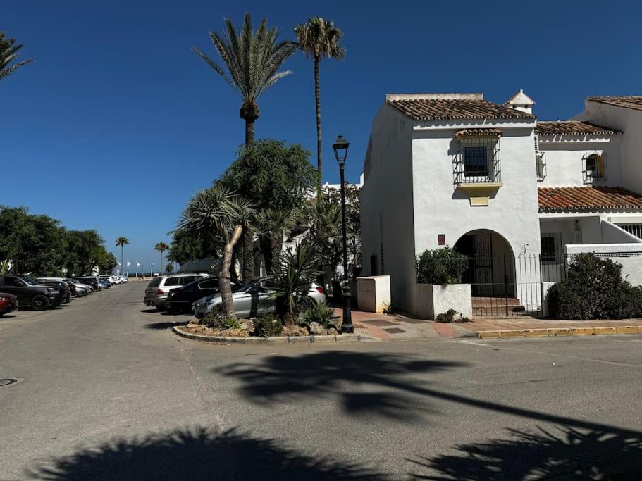 Marina De Casares beach house