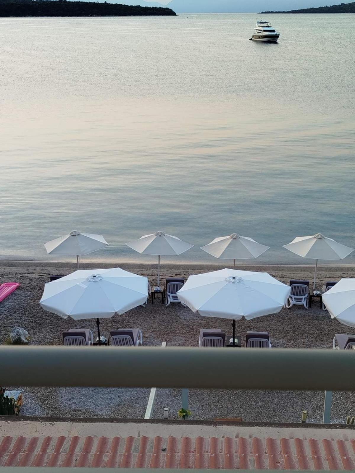 Marmel seaside apartment-BRANDNEW Beachfront apartment in Nydri