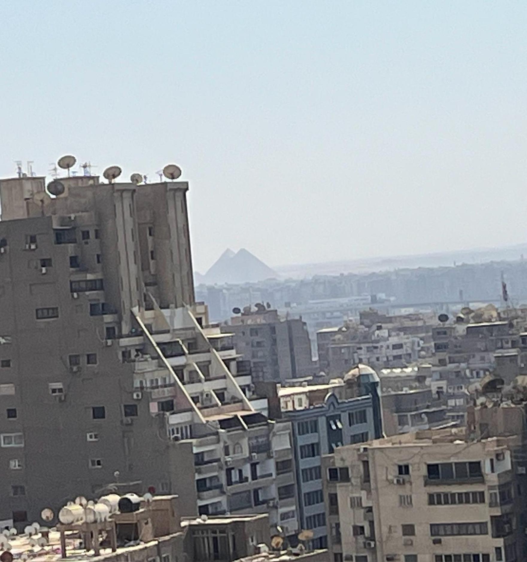 Skyscraper apartment with Nile & Pyramids view