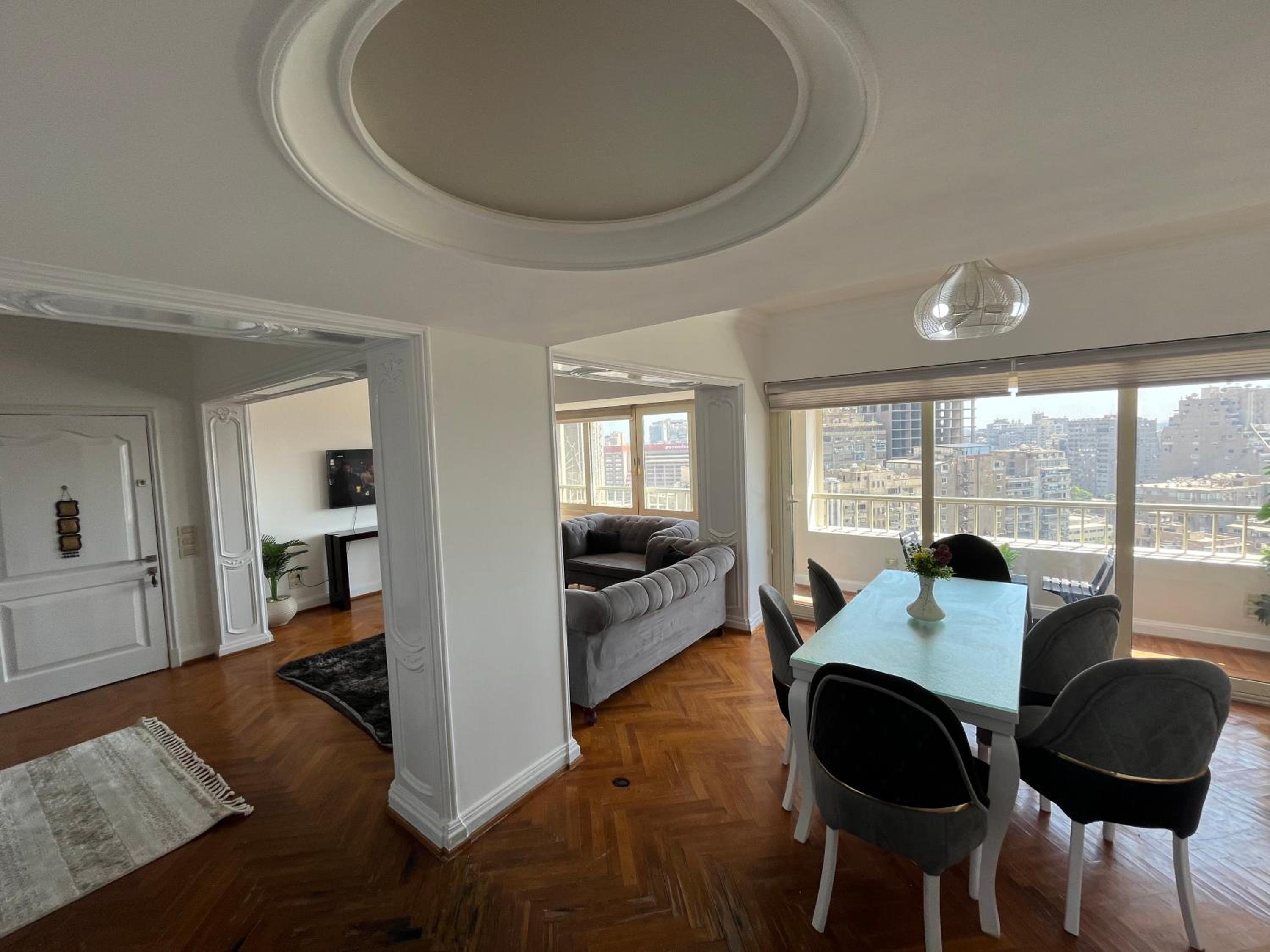 Skyscraper apartment with Nile & Pyramids view