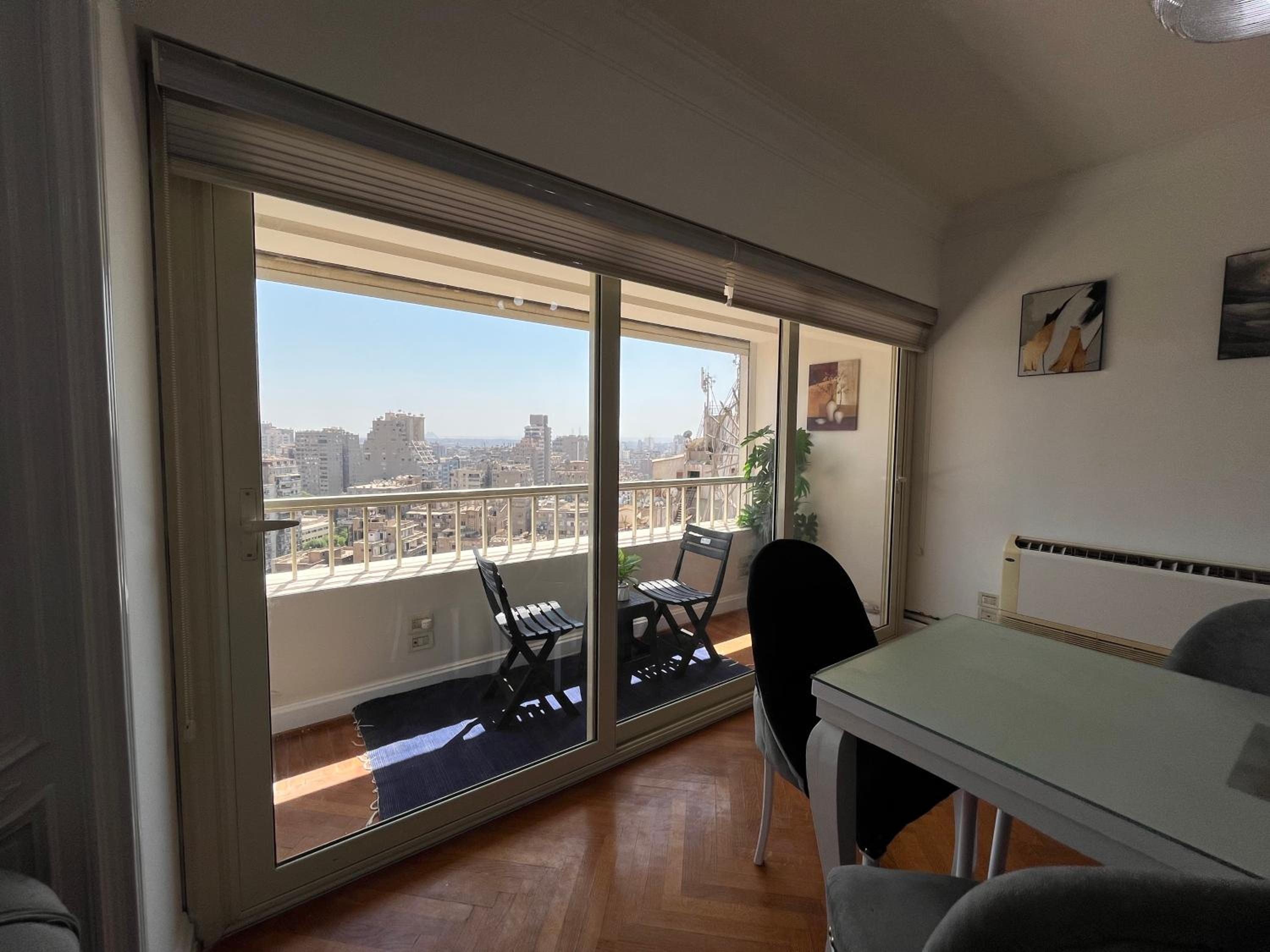 Skyscraper apartment with Nile & Pyramids view