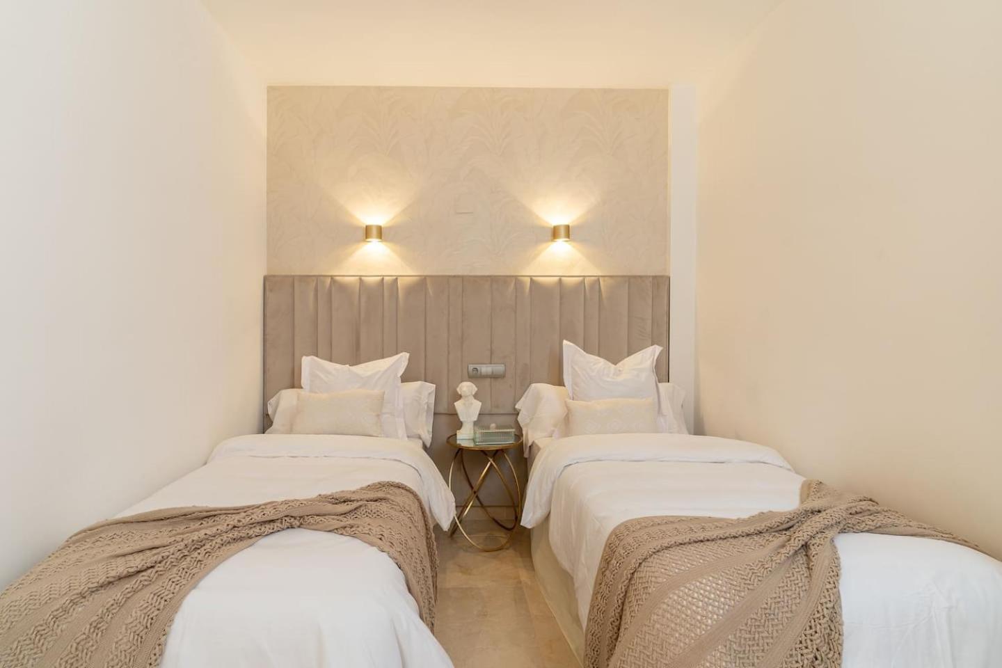 Seaview 2BR Penthouse with Terrace & Pool Access