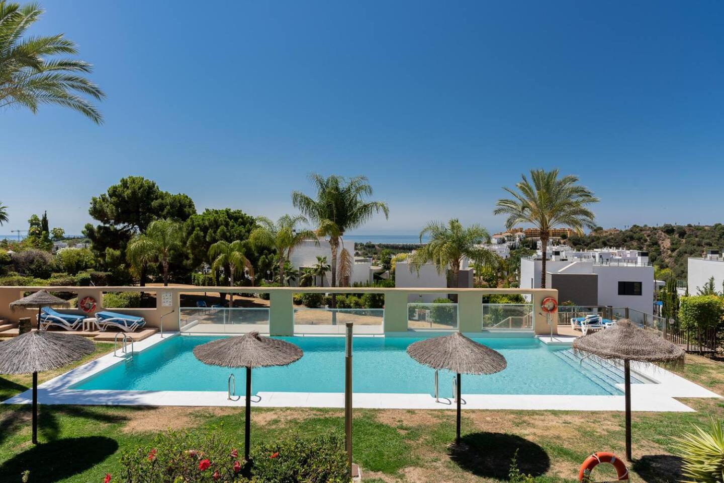 Seaview 2BR Penthouse with Terrace & Pool Access