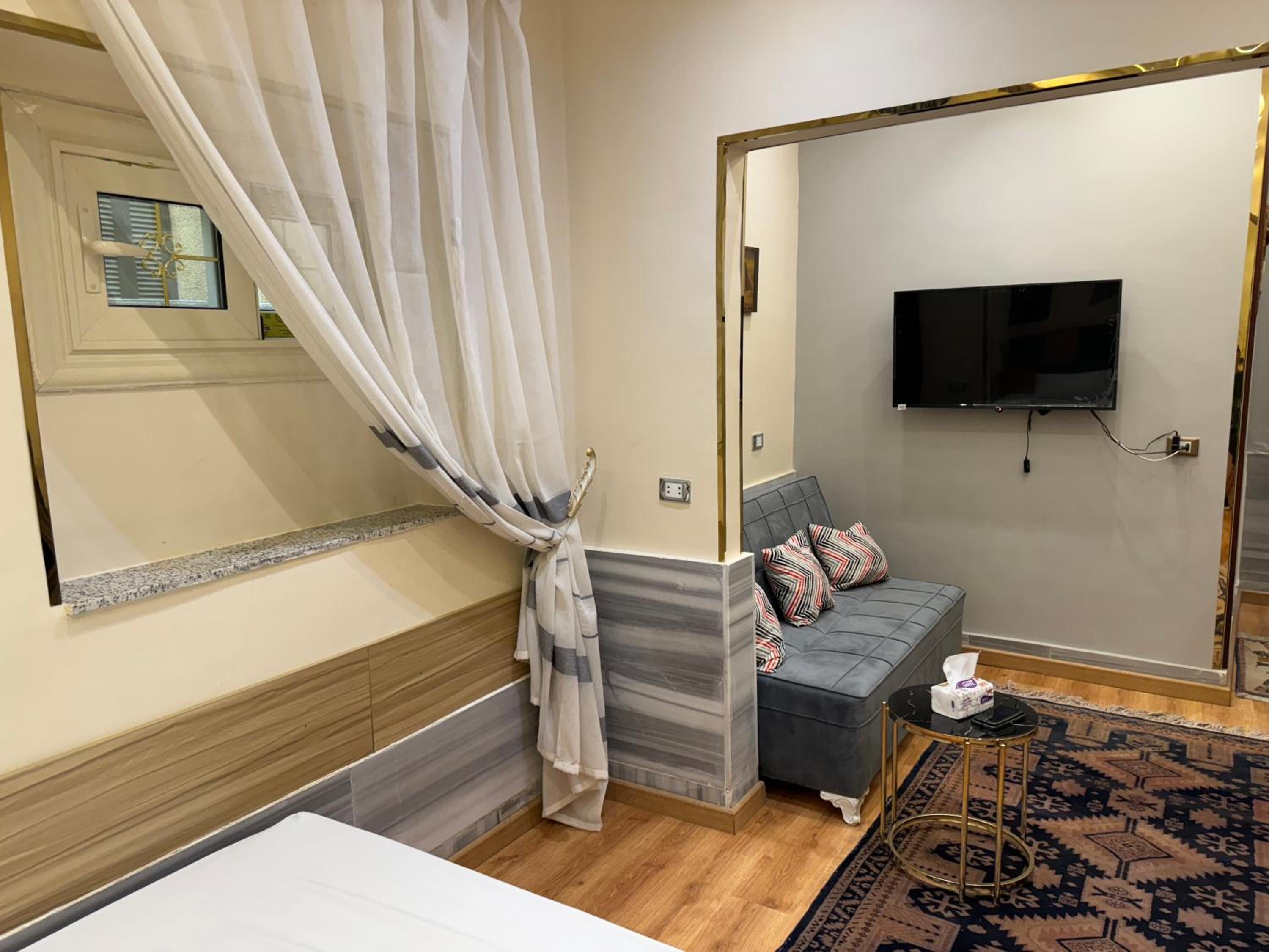 Osiris pyramids view inn