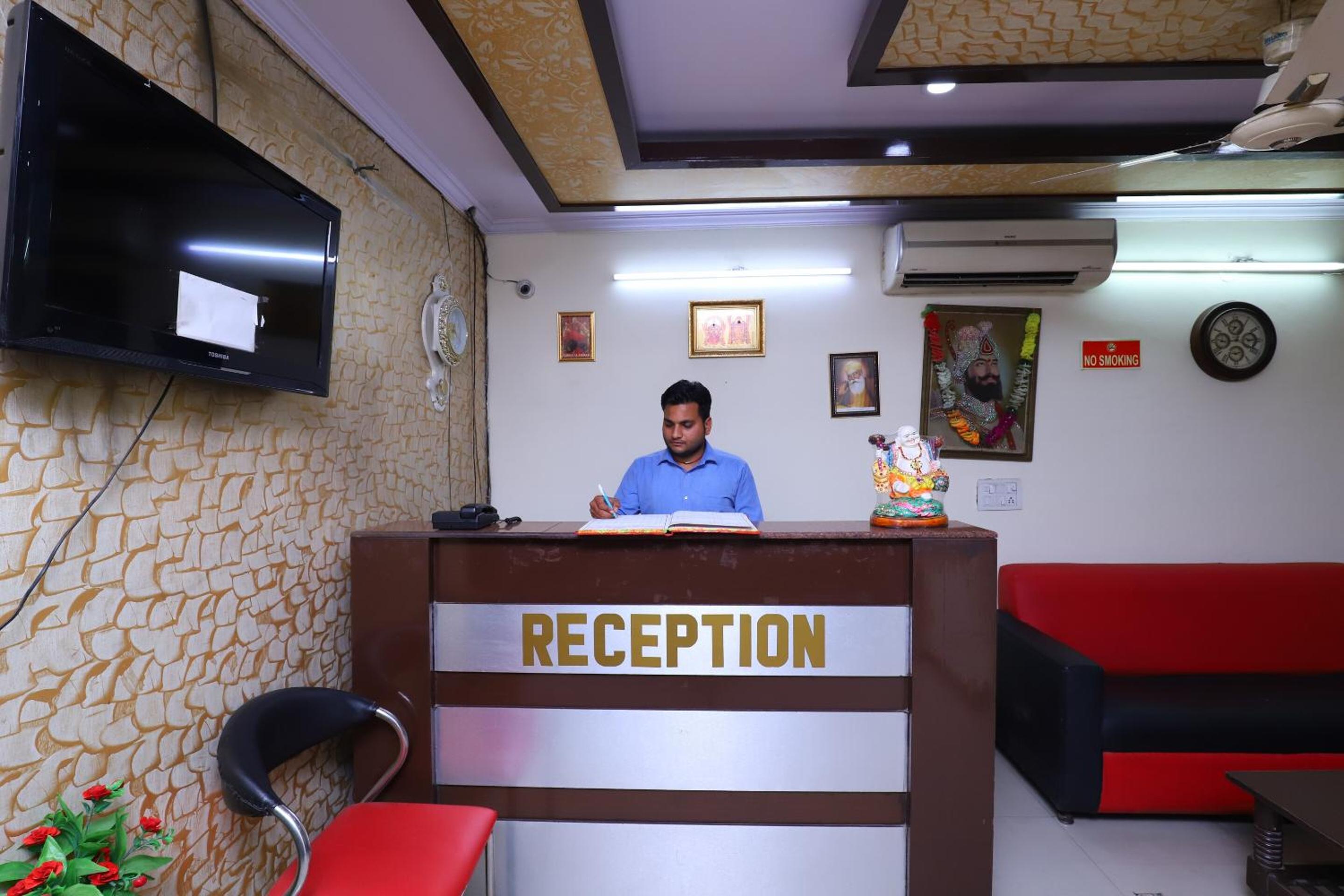 Lobby & Reception