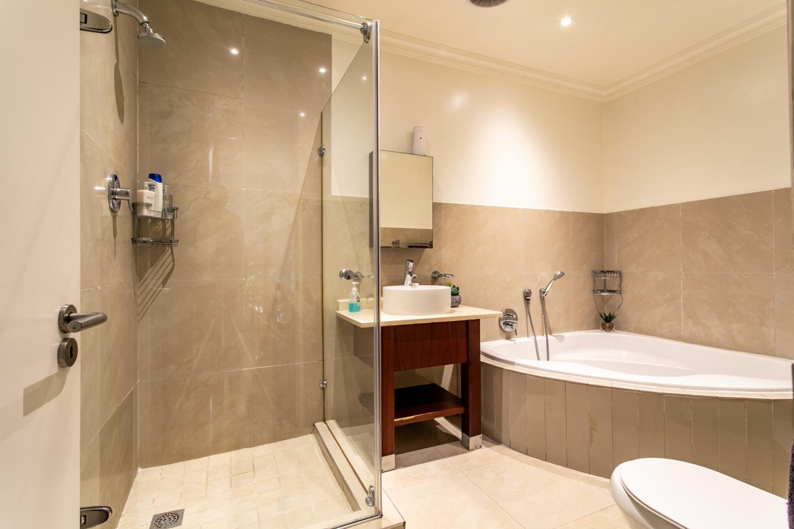 The Centurion - Pool Deck Apartment with Views! view 3