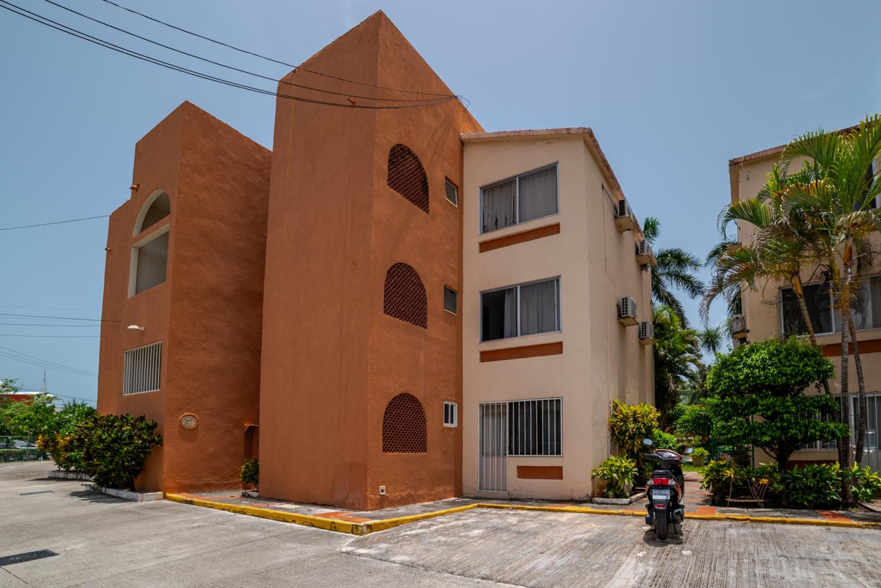 Depa frente a plaza las Americas Cancun