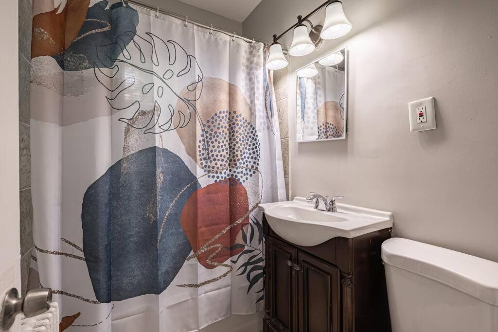 Perfectly Located 2BR Apartment in DC with Private Parking
