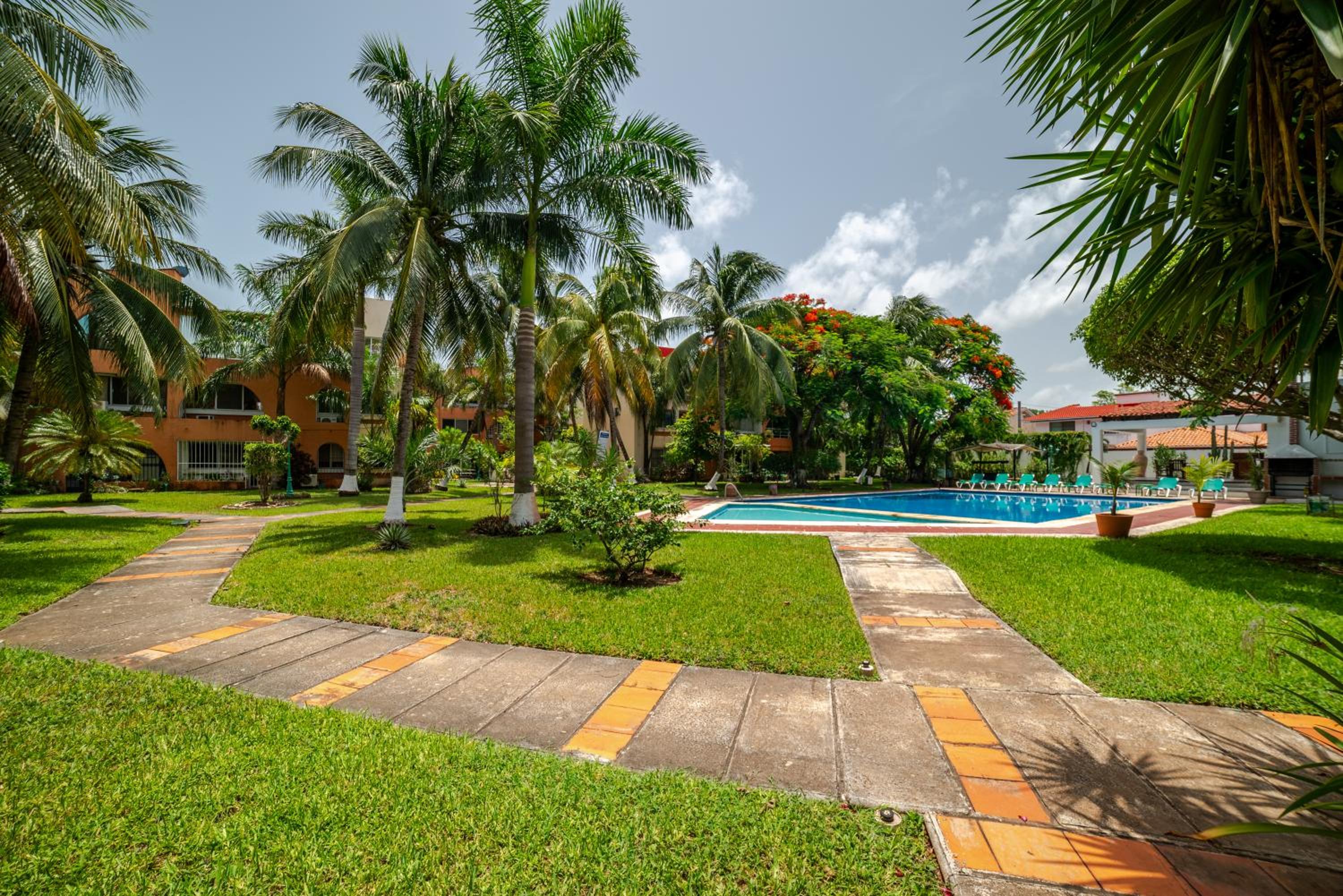 Depa frente a plaza las Americas Cancun