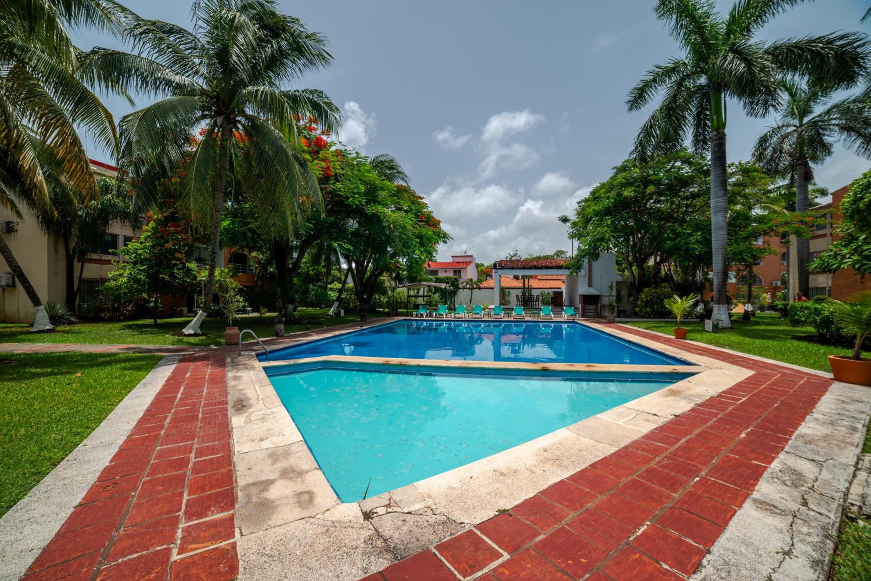 Depa frente a plaza las Americas Cancun