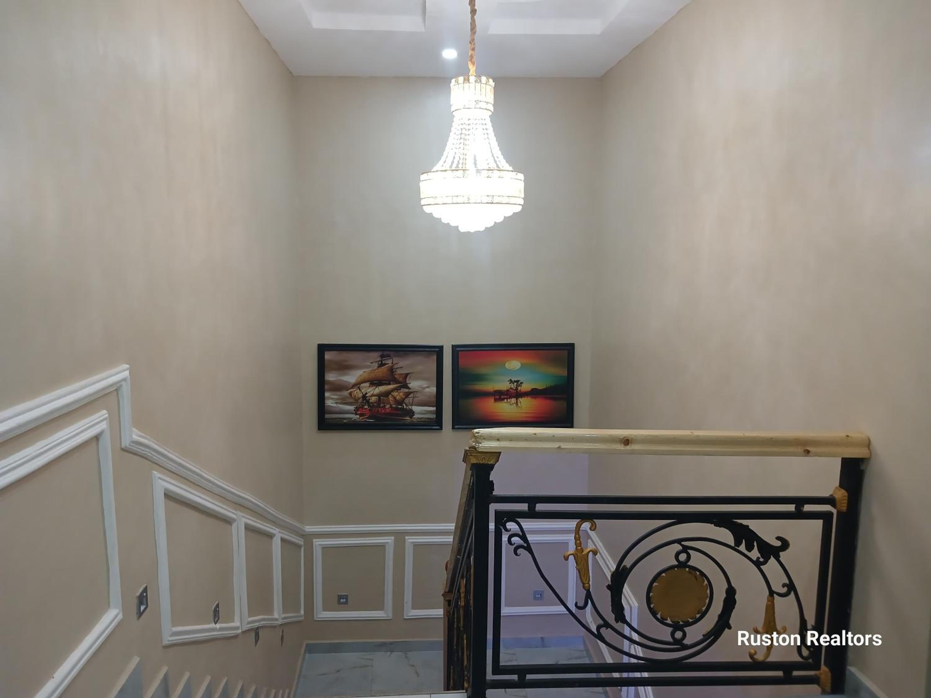 Ruston Castle - 3 bedroom duplex serviced apartment view 5