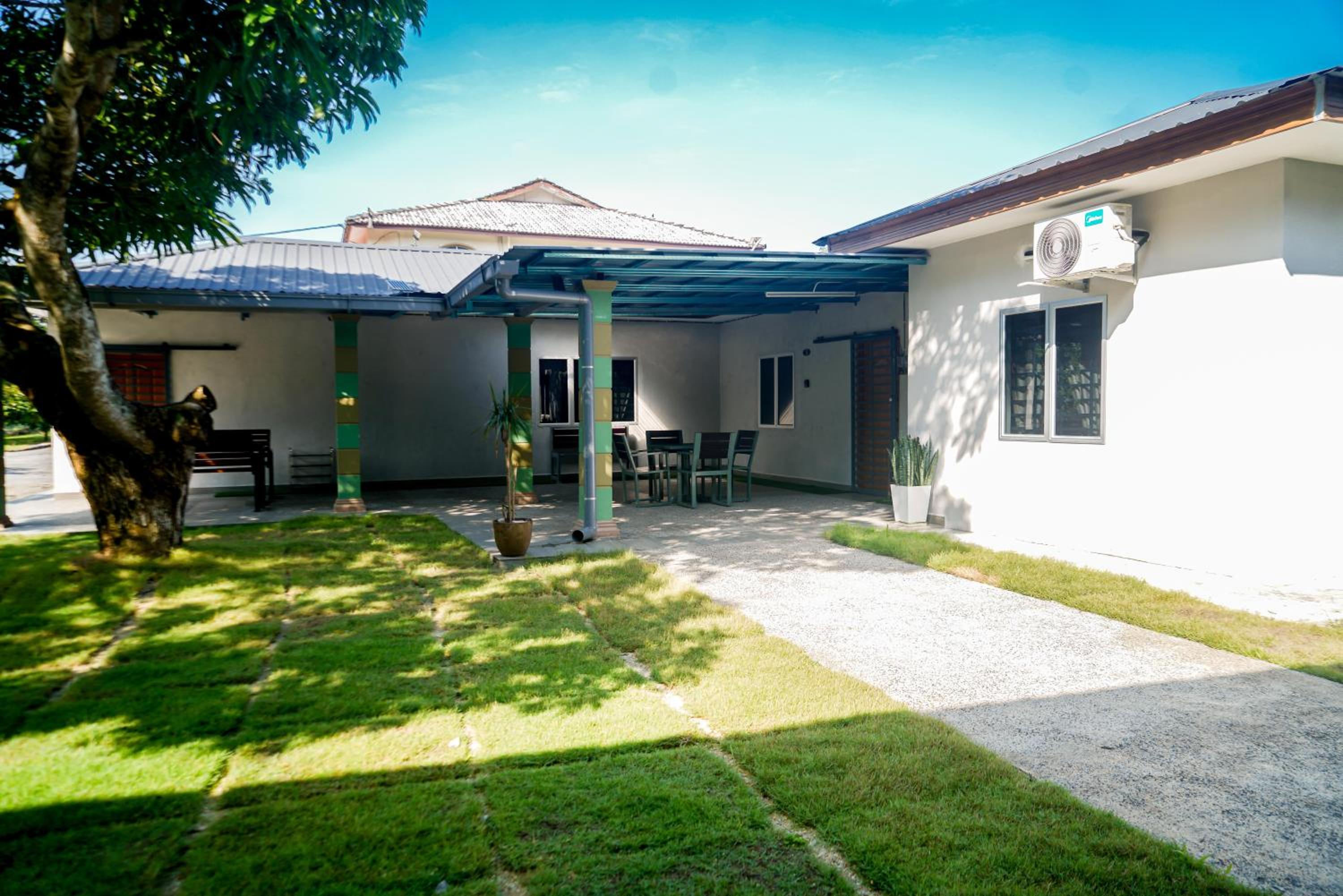 Adorable 2-bedroom home with Pool, Wi-Fi and BBQ photo 5