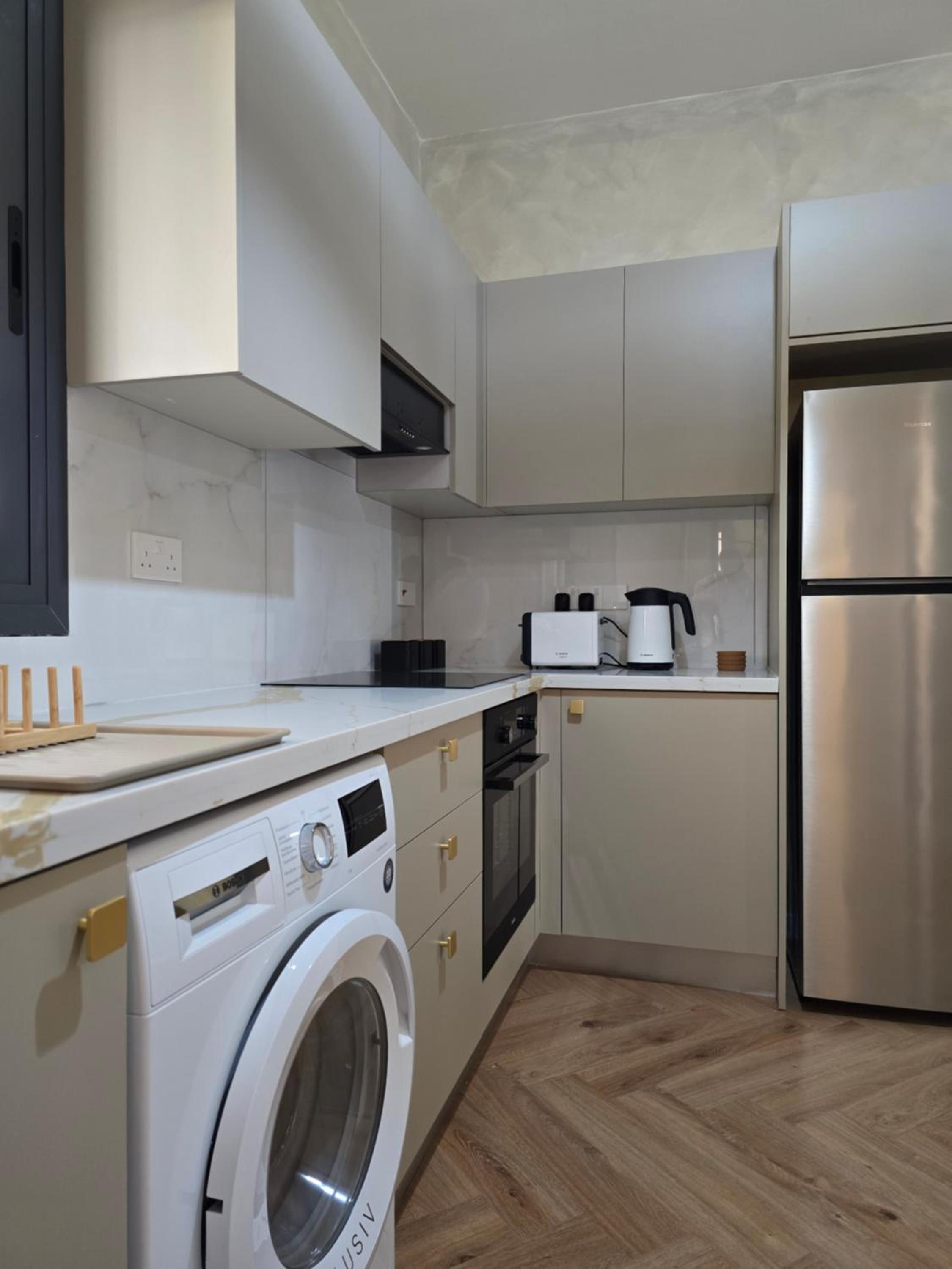 Suite R4 By Marealty