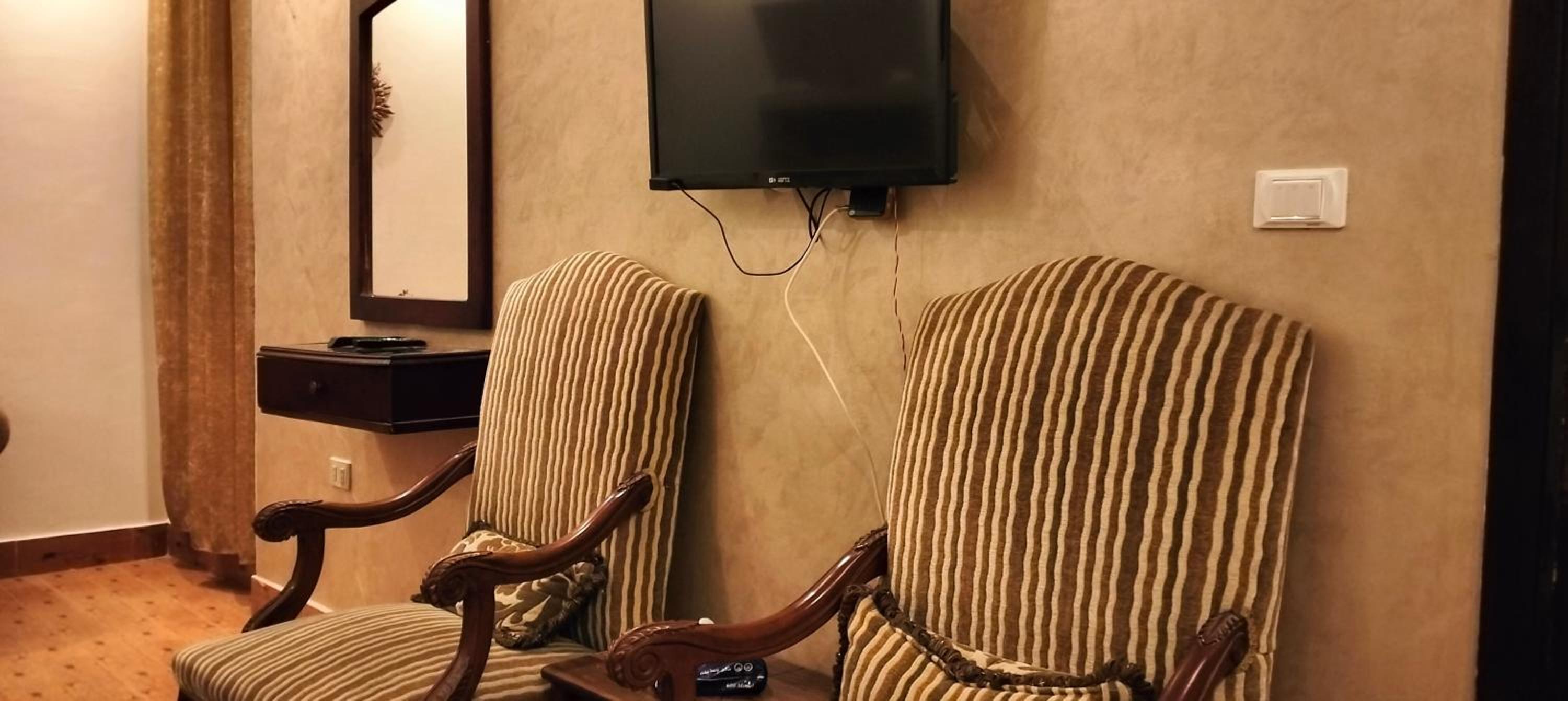 Royal Zeina Pyramids Inn