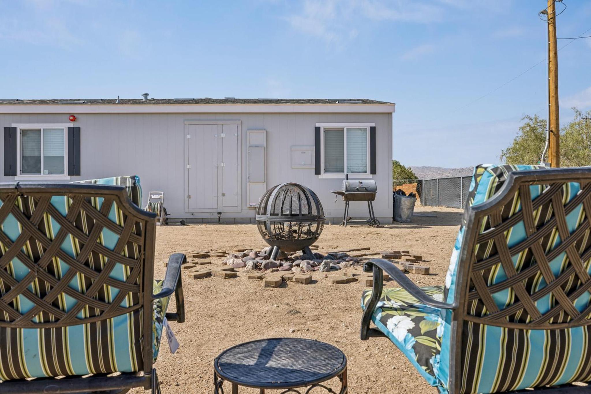 Family Modern Oasis - 3BR Retreat with Luxurious Amenities view 3