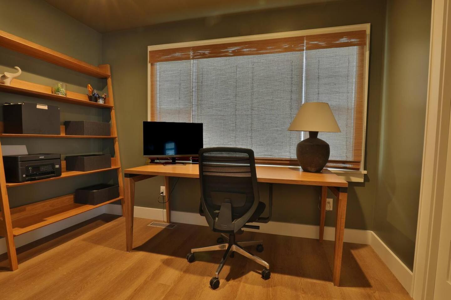 Spacious 3B2B Minutes to Skyline view 3