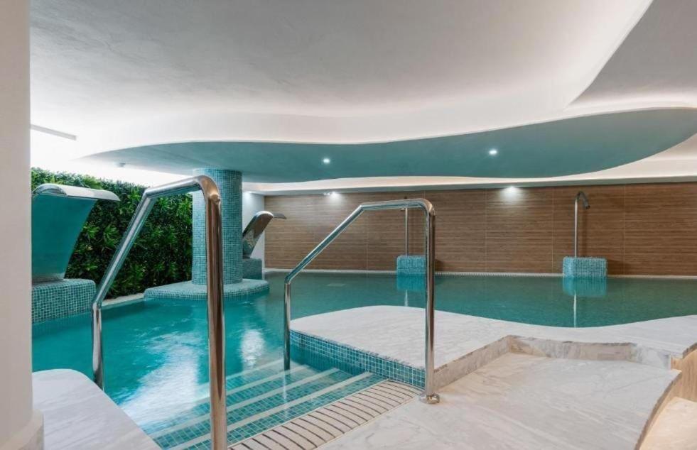 Appartement familial Mijas Ipanema avec piscine spa gym au pied du Golf