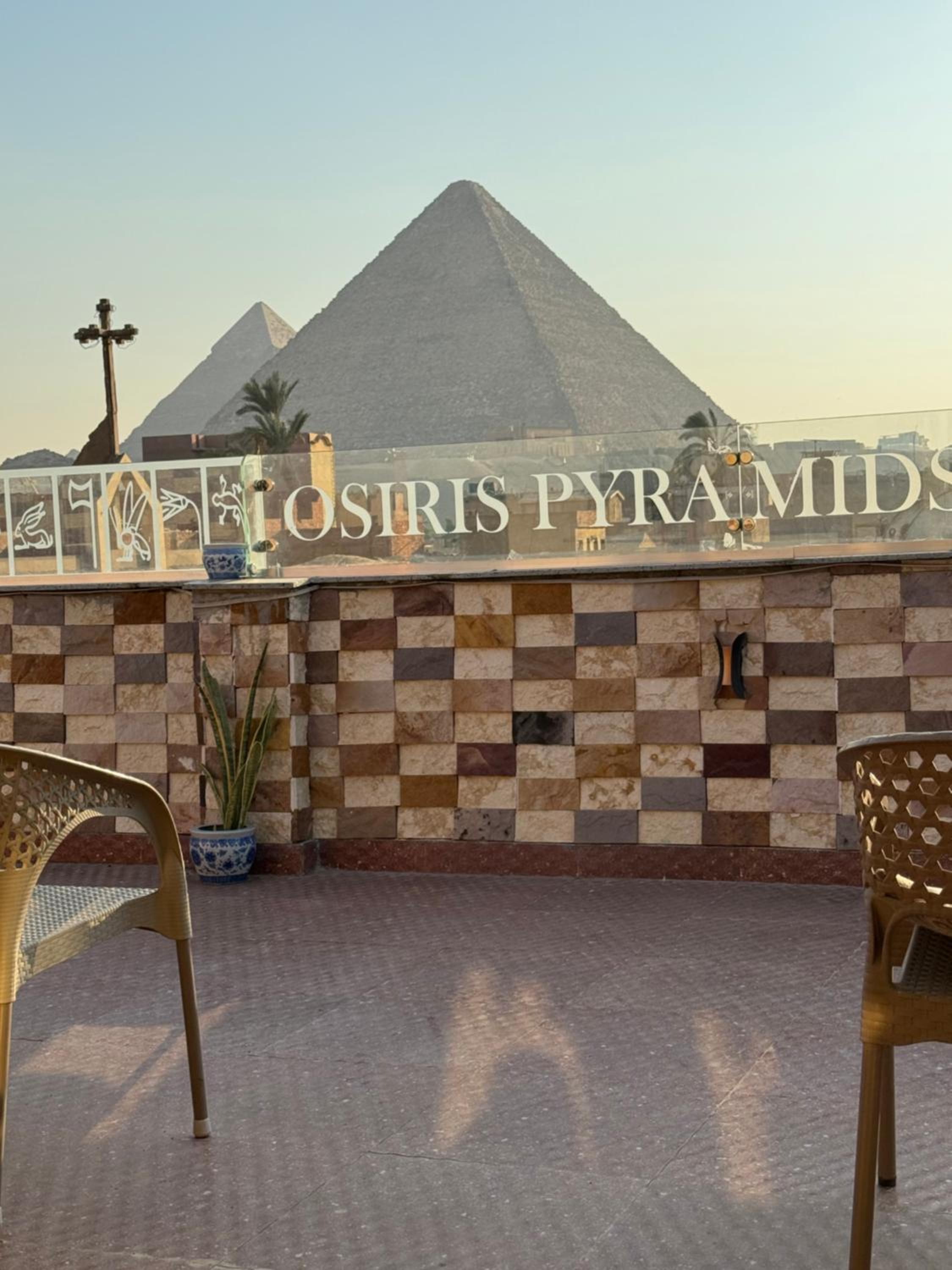 Osiris pyramids view inn