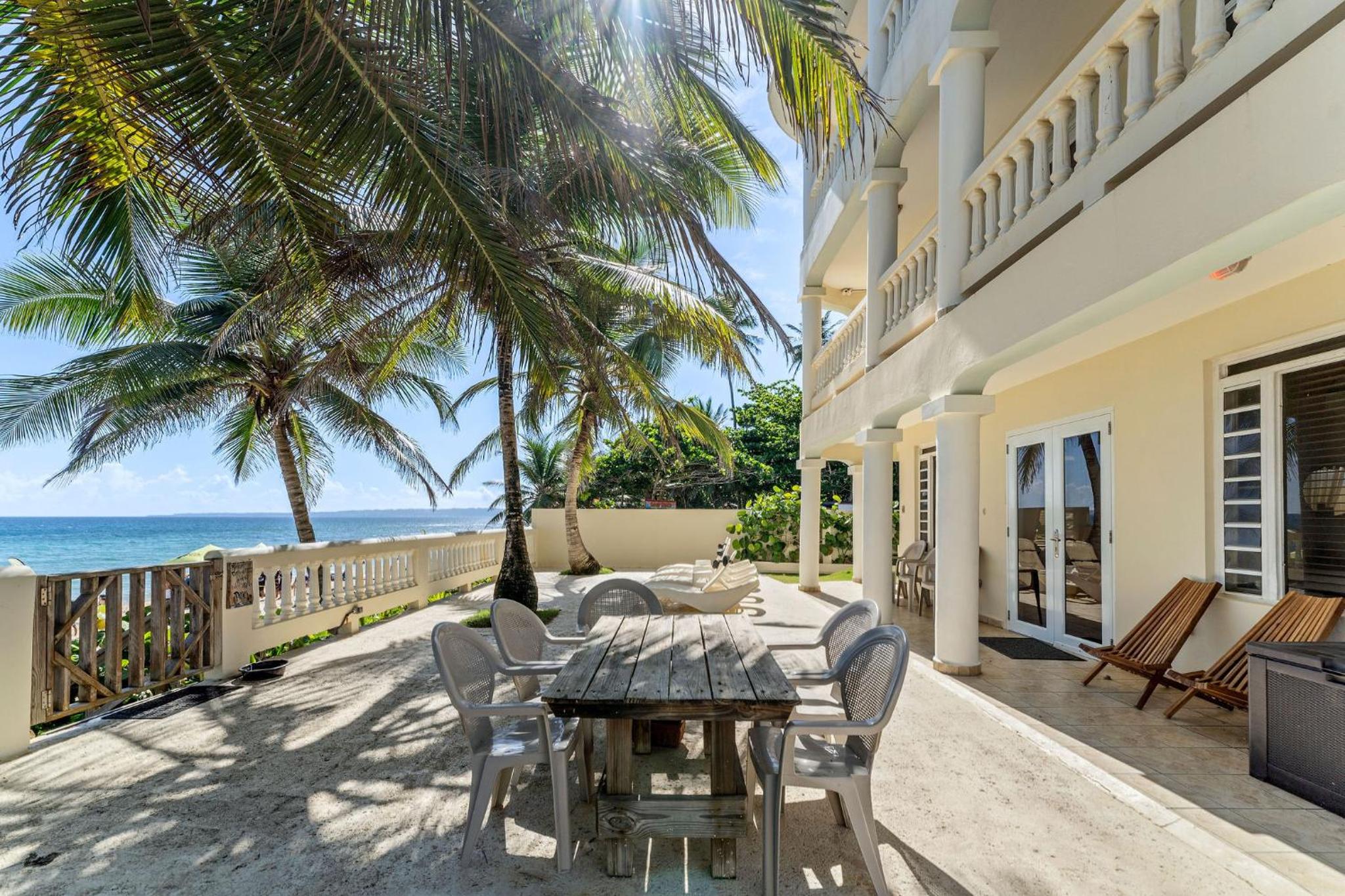 Sandy Beach Villa - Spectacular setting on the beach (full service generator) view 5