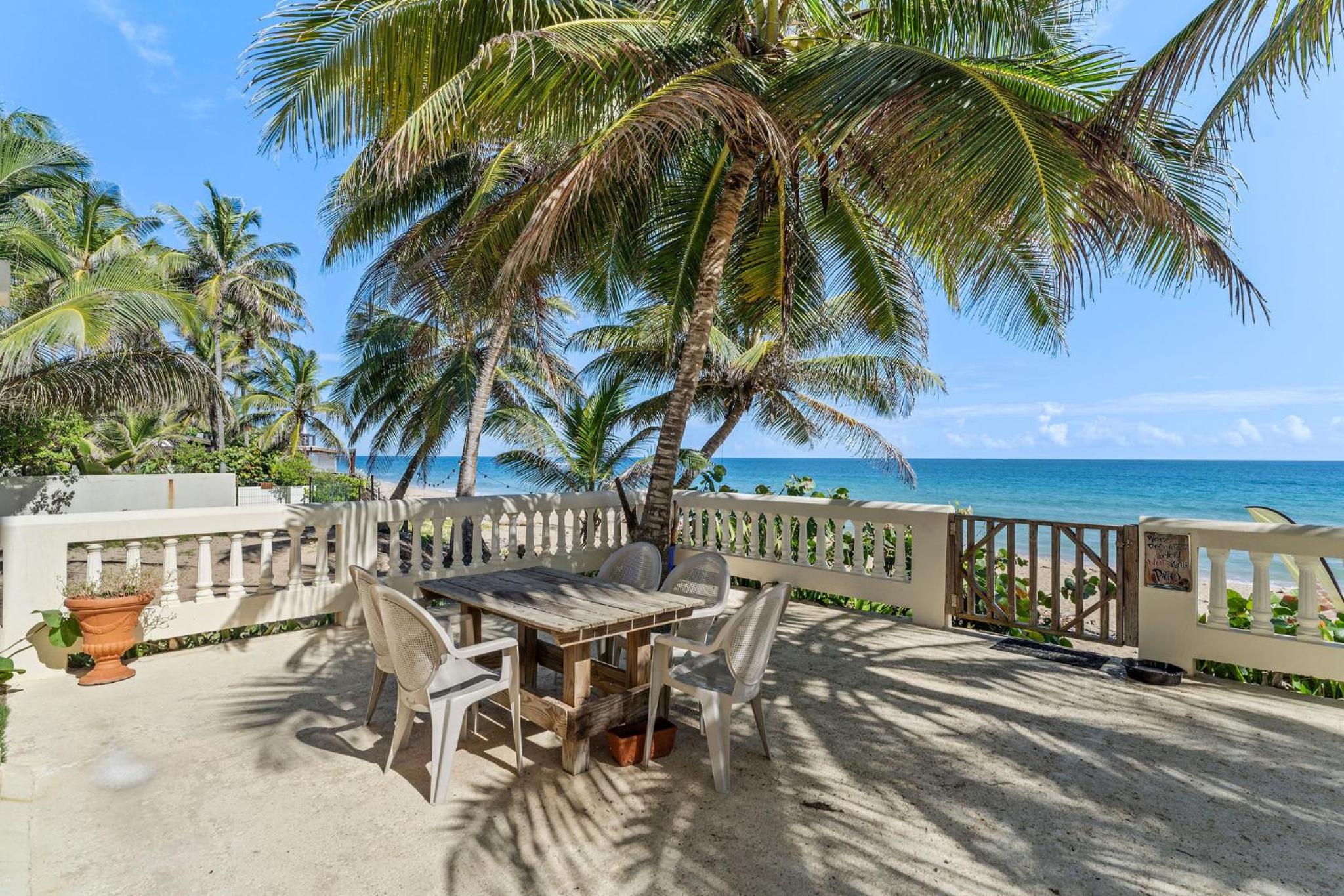 Sandy Beach Villa - Spectacular setting on the beach (full service generator) view 4