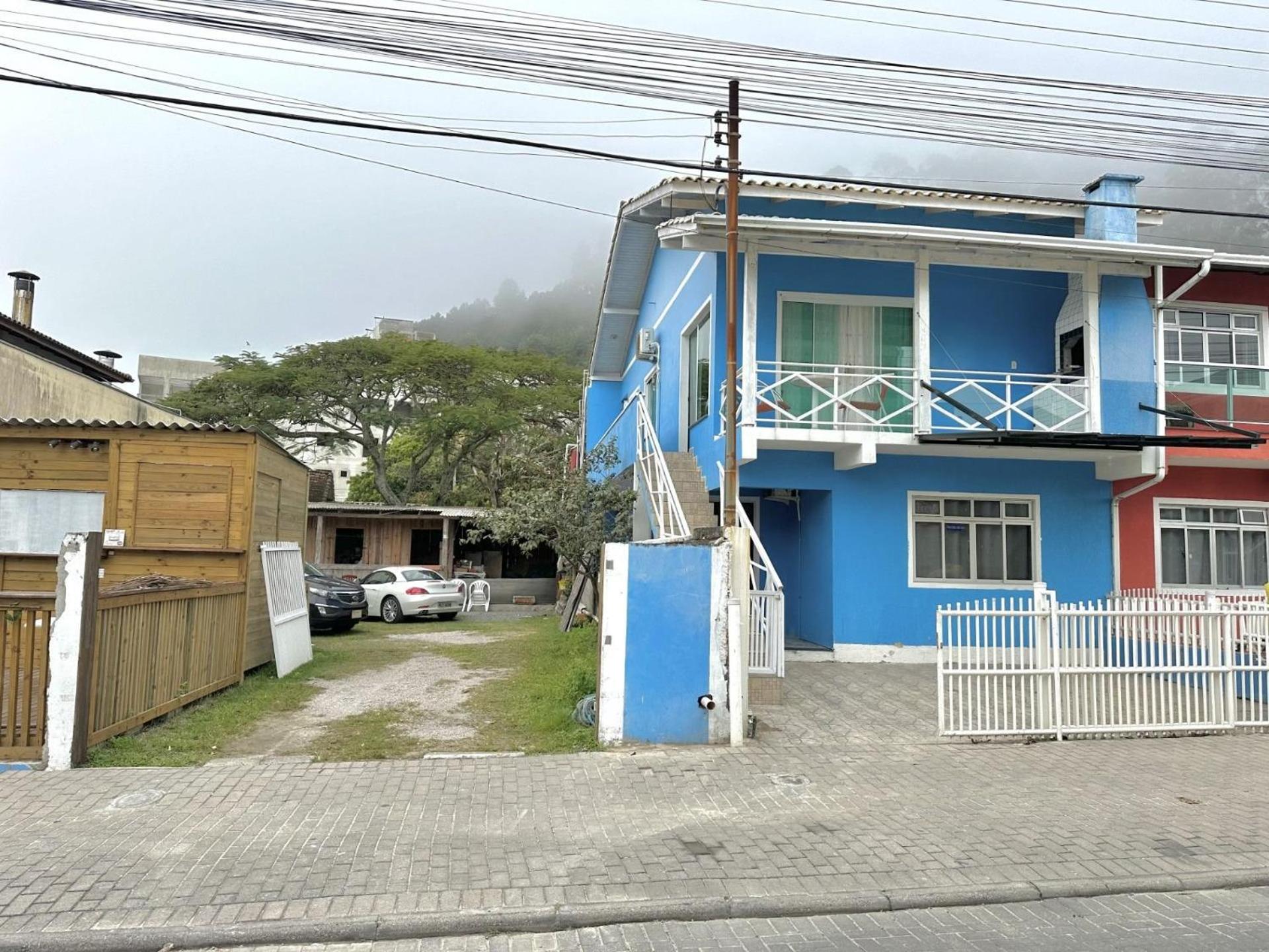 Casa na praia. Pé na areia. Vista mar ! Bombinhas Canto grande.