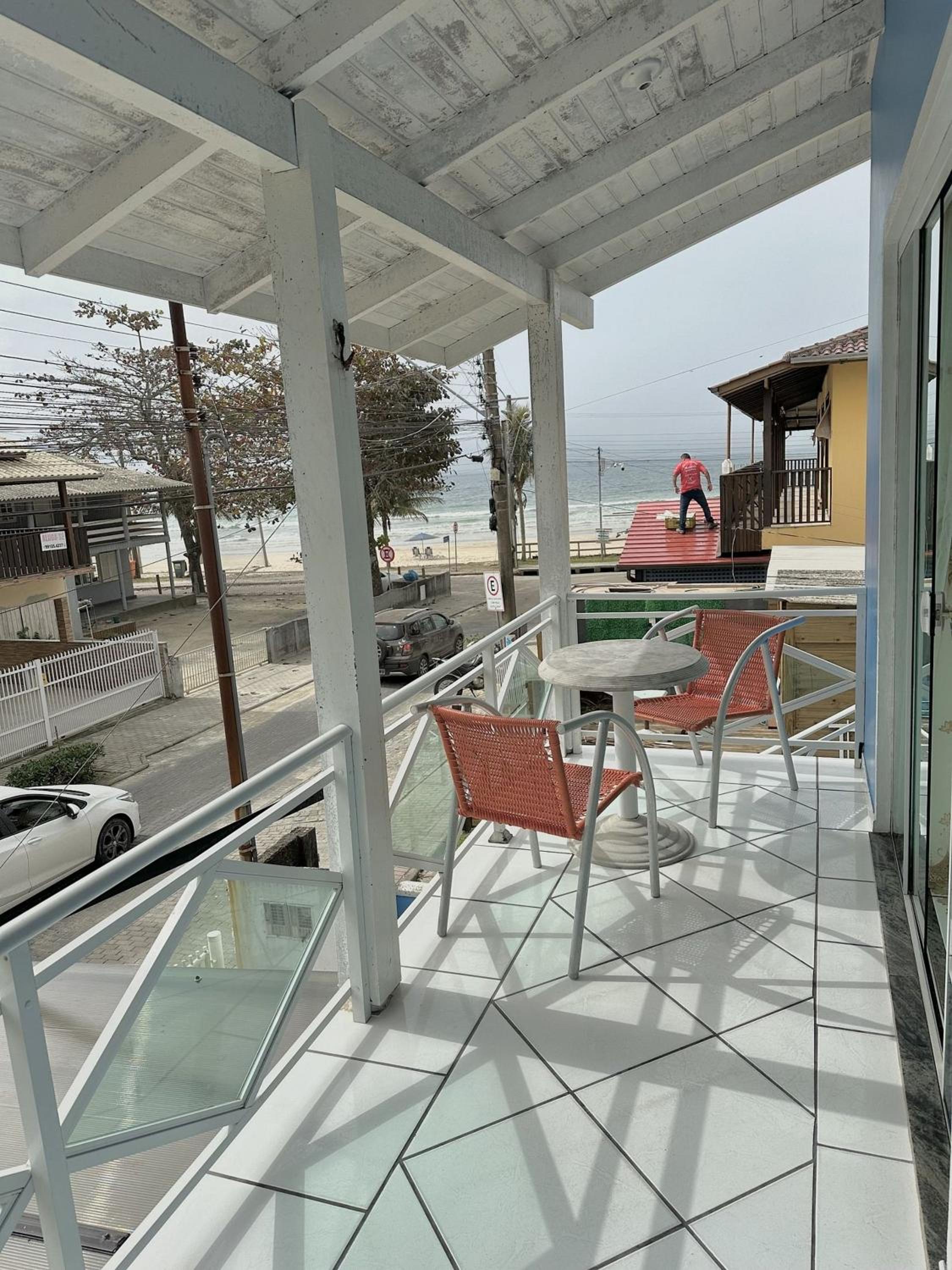 Casa na praia. Pé na areia. Vista mar ! Bombinhas Canto grande.