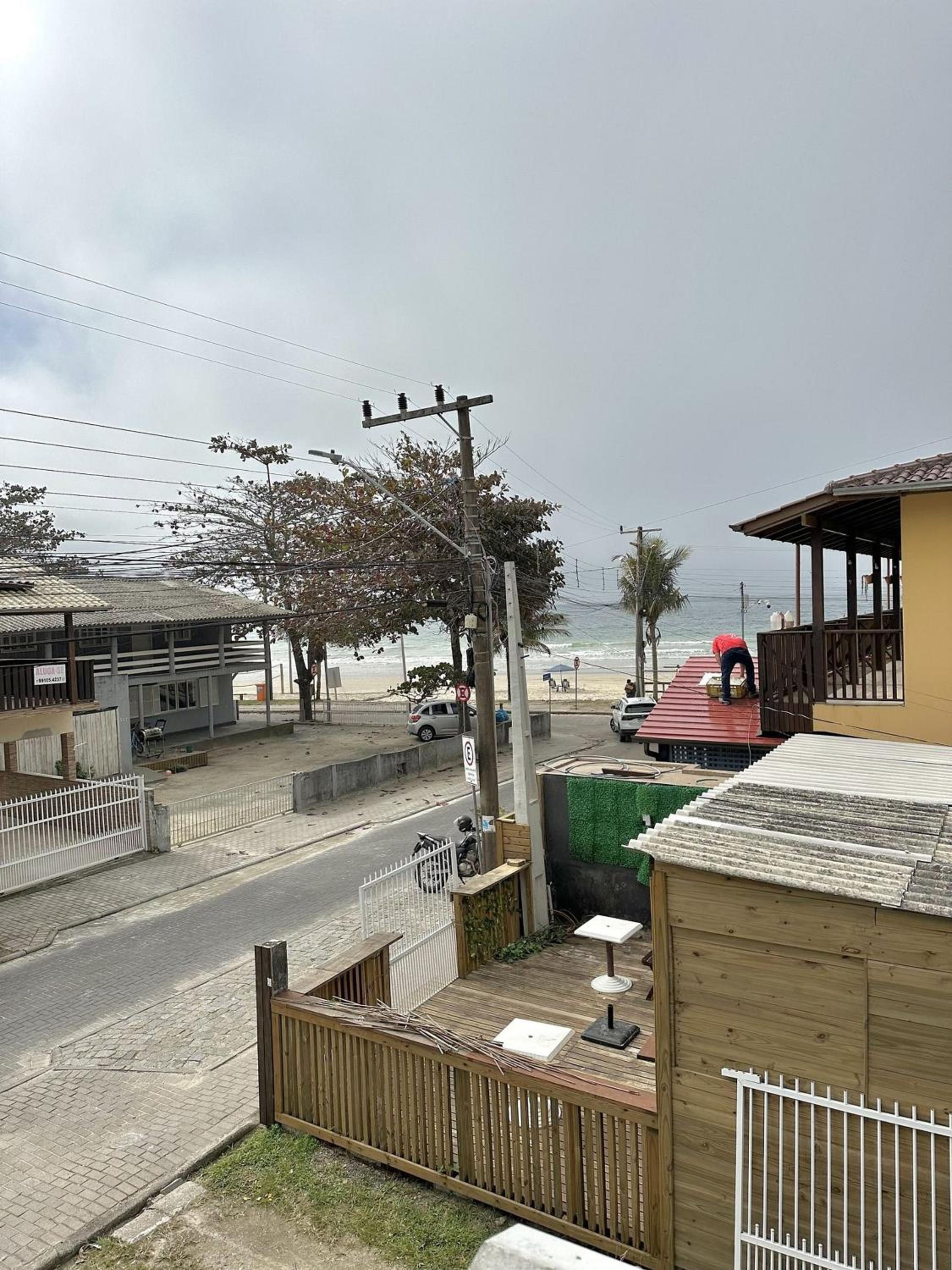 Casa na praia. Pé na areia. Vista mar ! Bombinhas Canto grande.