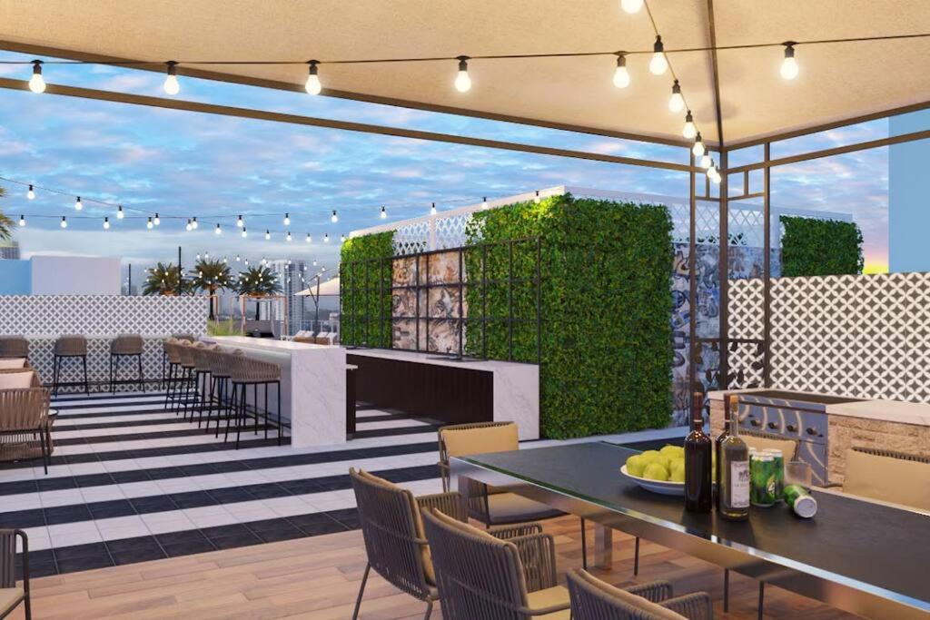 Downtown Miami King Bed, Luxe Condo, Free Parking