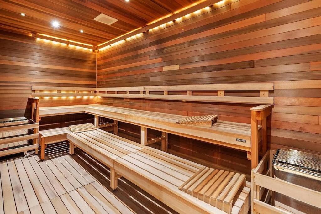 Downtown Miami King Bed, Luxe Condo, Free Parking