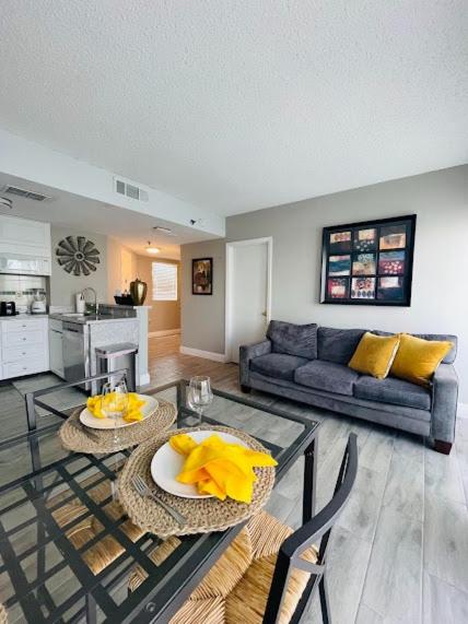 Universal Studios - Lake View 2 Bedrooms Apartment