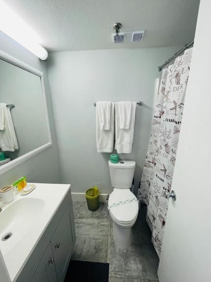 Universal Studios - Lake View 2 Bedrooms Apartment