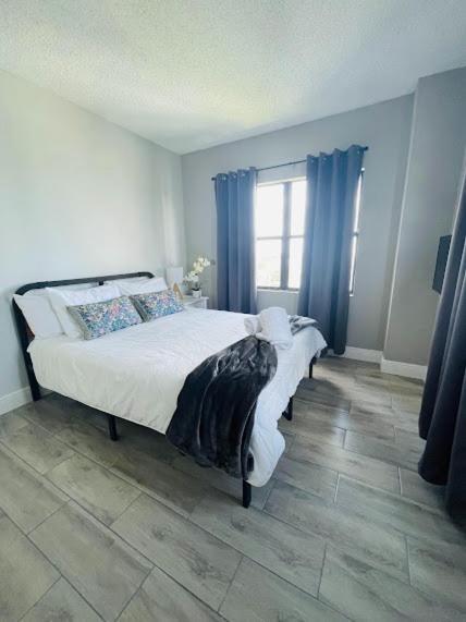 Universal Studios - Lake View 2 Bedrooms Apartment